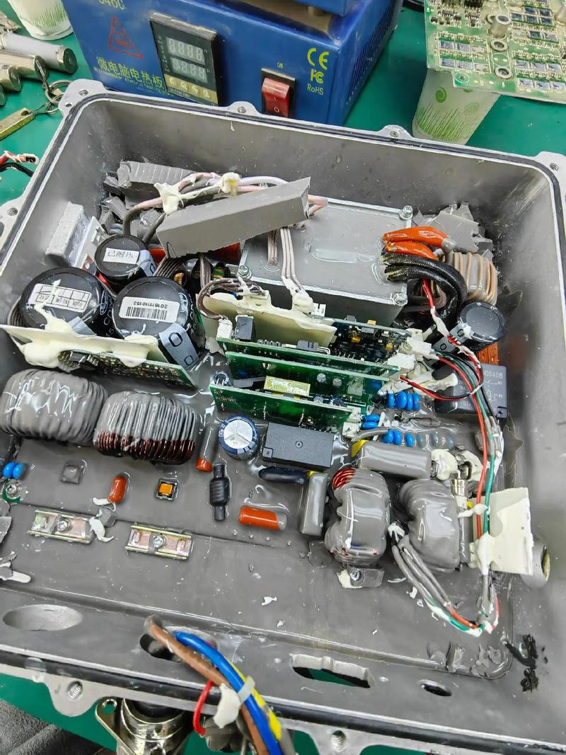 充電機(jī)給汽車電瓶充電幾小時，充電機(jī)維修常見故障詳解