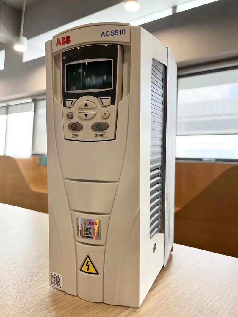 Abb變頻器是一種常見的變頻器品牌，用于控制電動機(jī)的轉(zhuǎn)速。然而，由于長時間使用或其他原因，變頻器可能出現(xiàn)故障，導(dǎo)致電動機(jī)運行不正常。在本文中，我們將為您介紹Abb變頻器的維修教程，幫助您解決常見的問題。