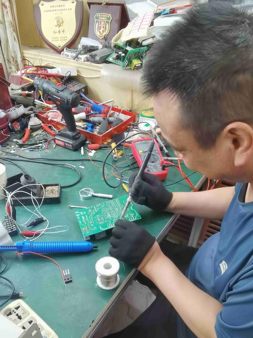 順平找電路板維修師傅，電路板上門維修